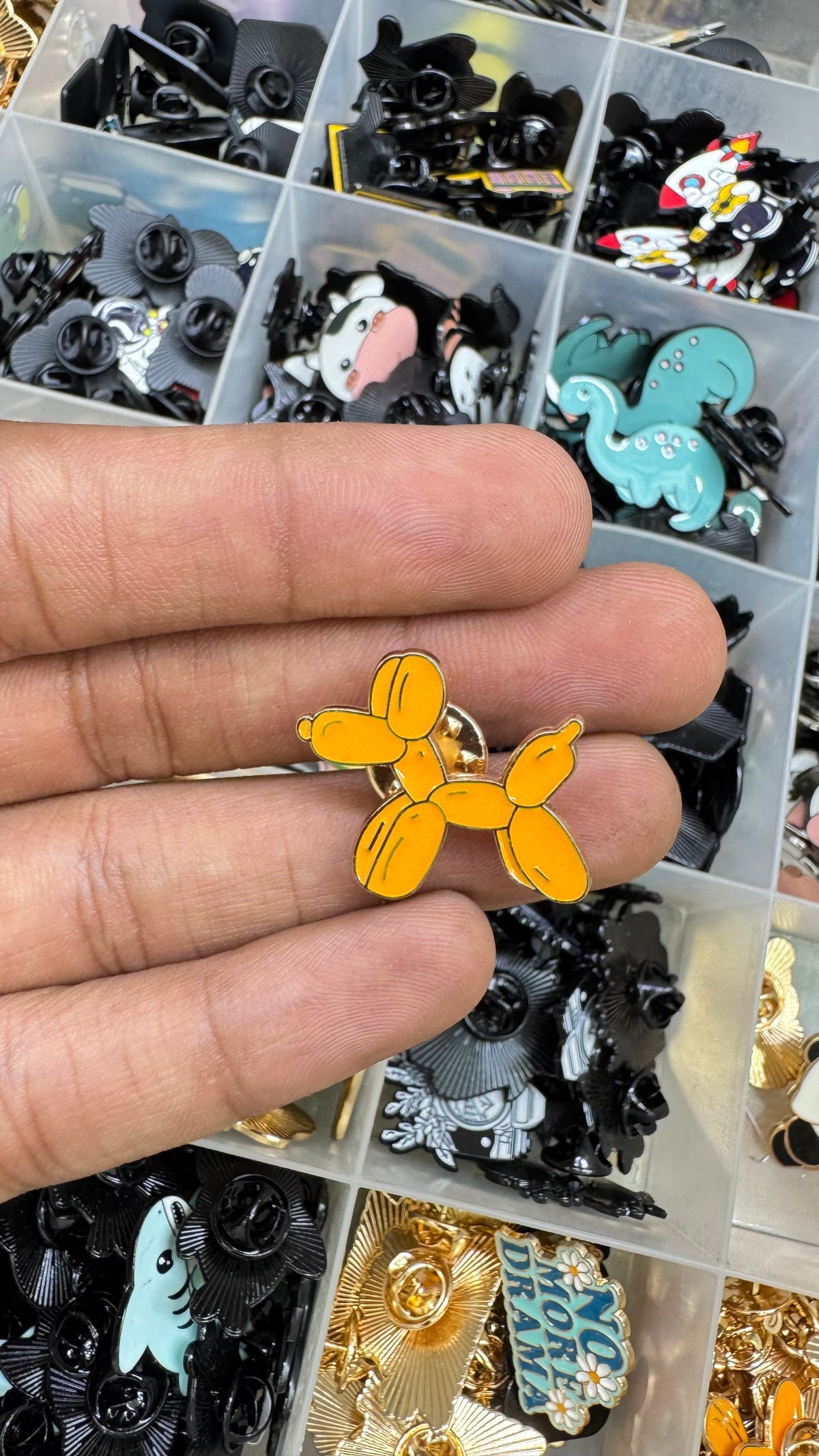 Ballon Dog Enamel Lapel Pin imatation jewellery