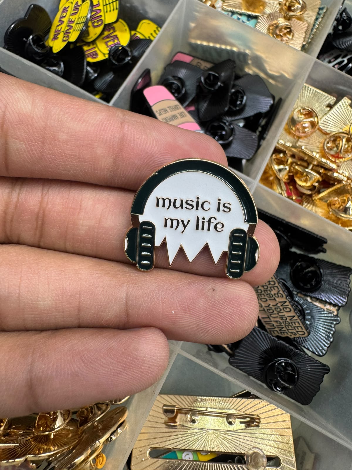 Music lover Enamel Brooch Pin for imatation jewellery