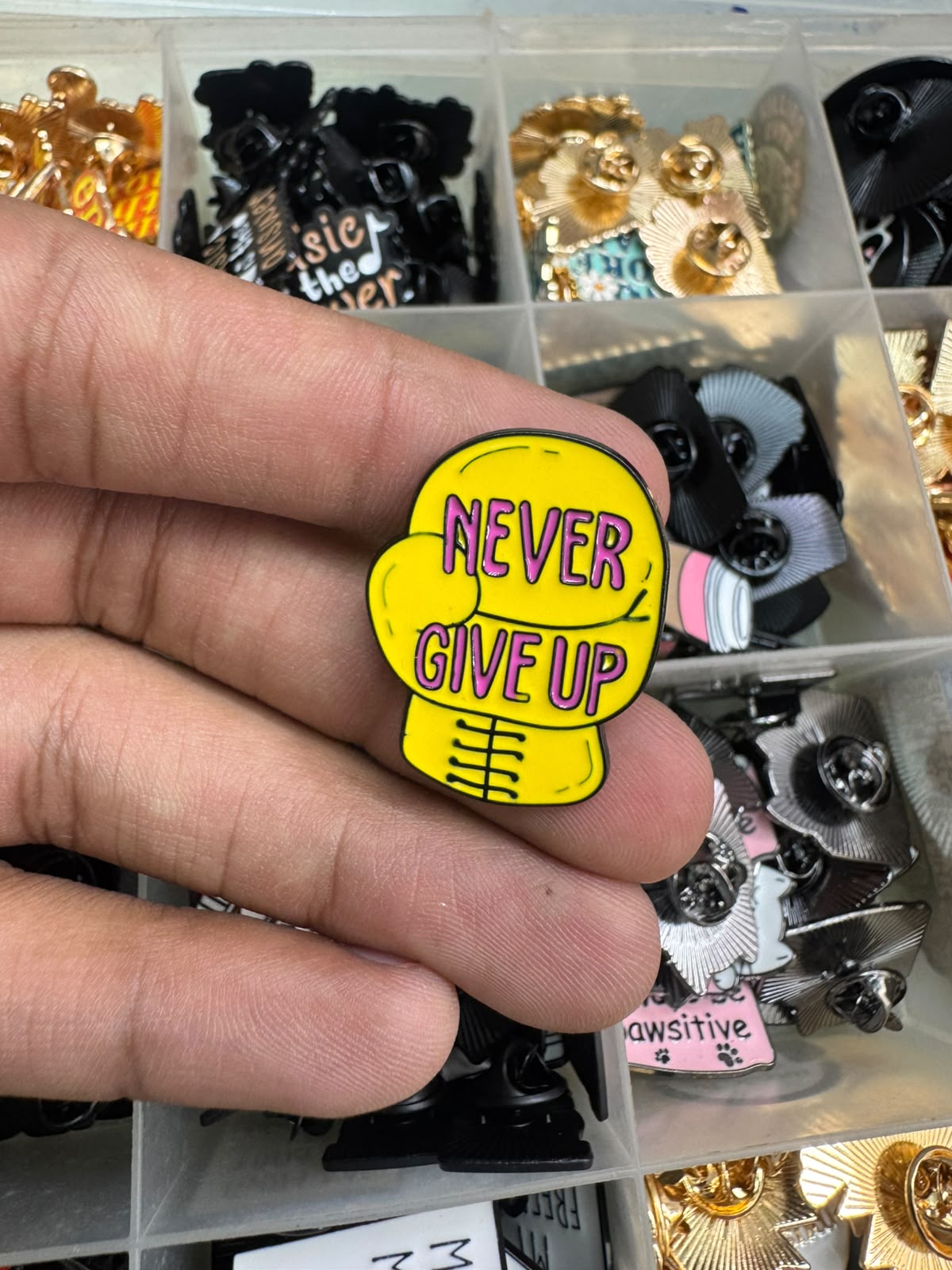 NEVER GIVE UP Brooch Pin for imatation jewellery